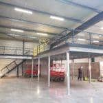 Plateforme industrielle dans un entrepôt en Rhône Alpes